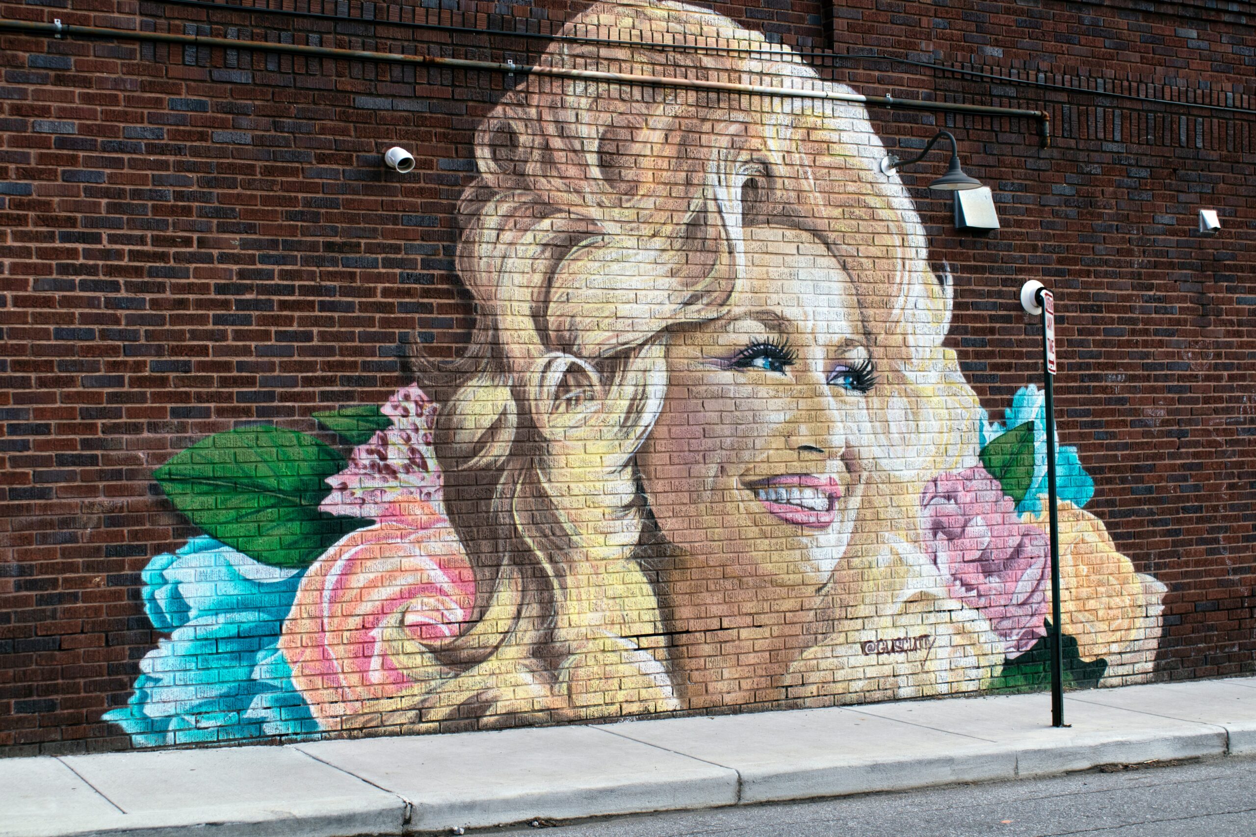 Dolly Parton graffitti